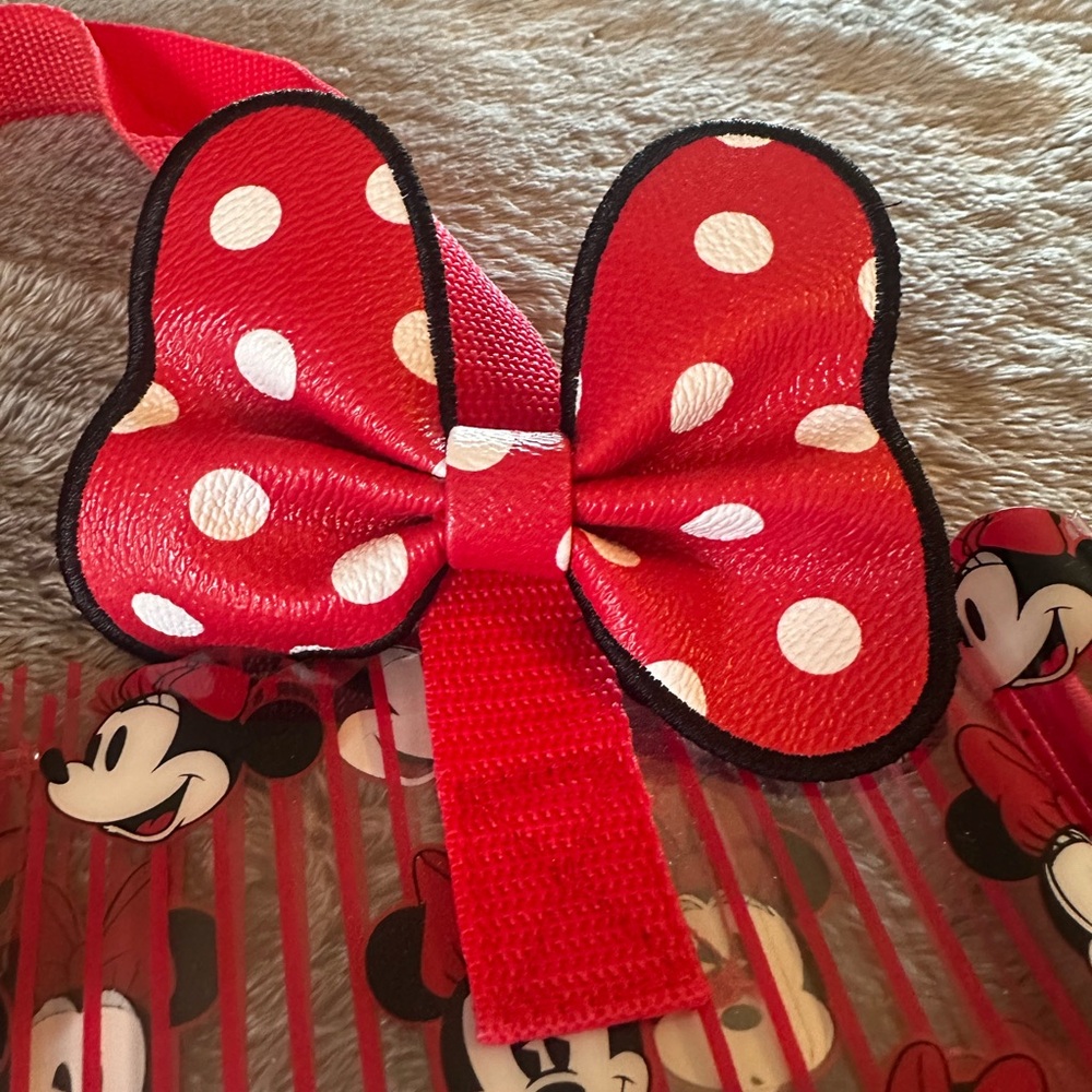 Disney NWOT Clear Tote with Red and Black Minnie Mouse Print and Bow - Picture 2 of 9